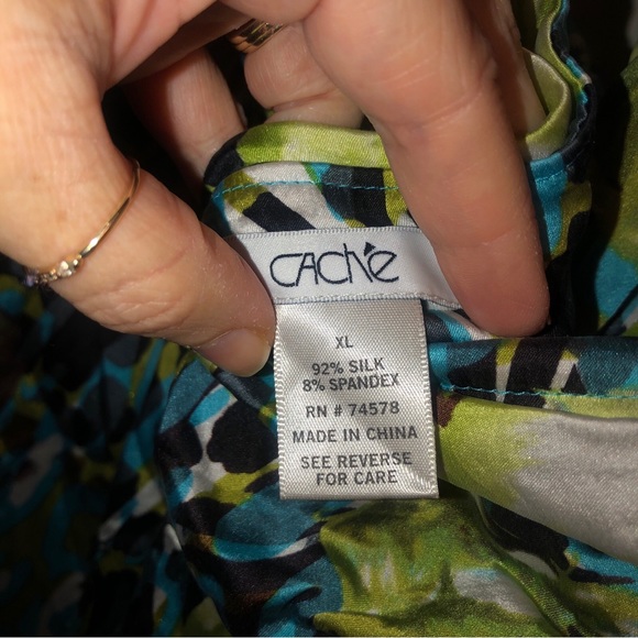 Cache halter. SZ: XL. Silk. Side zip beautiful print. - Picture 8 of 9